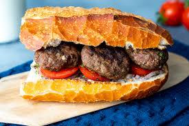 Ekmek arası köfte 